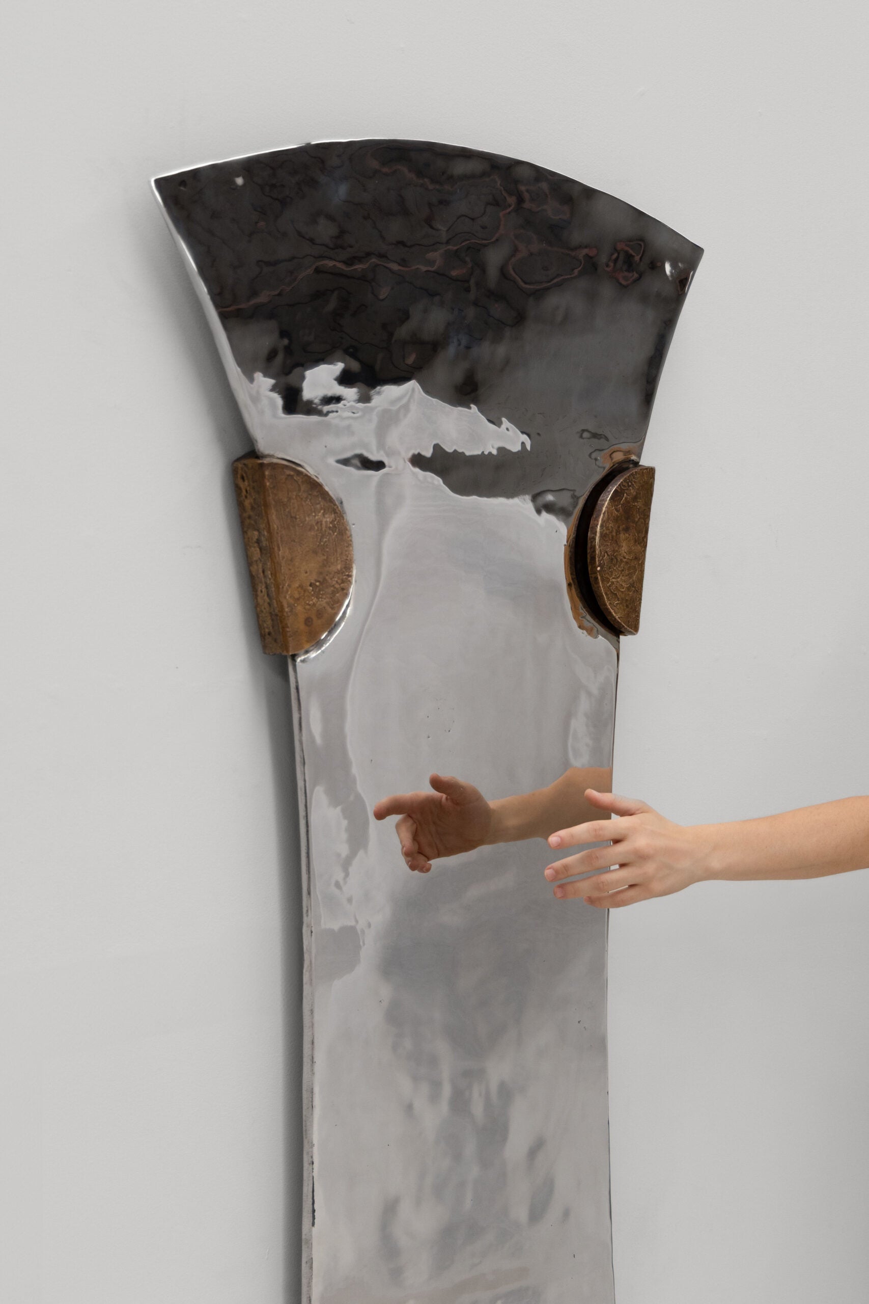 Exhuma Mirror