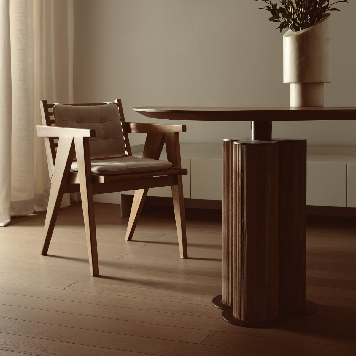 Cinta Dining Table