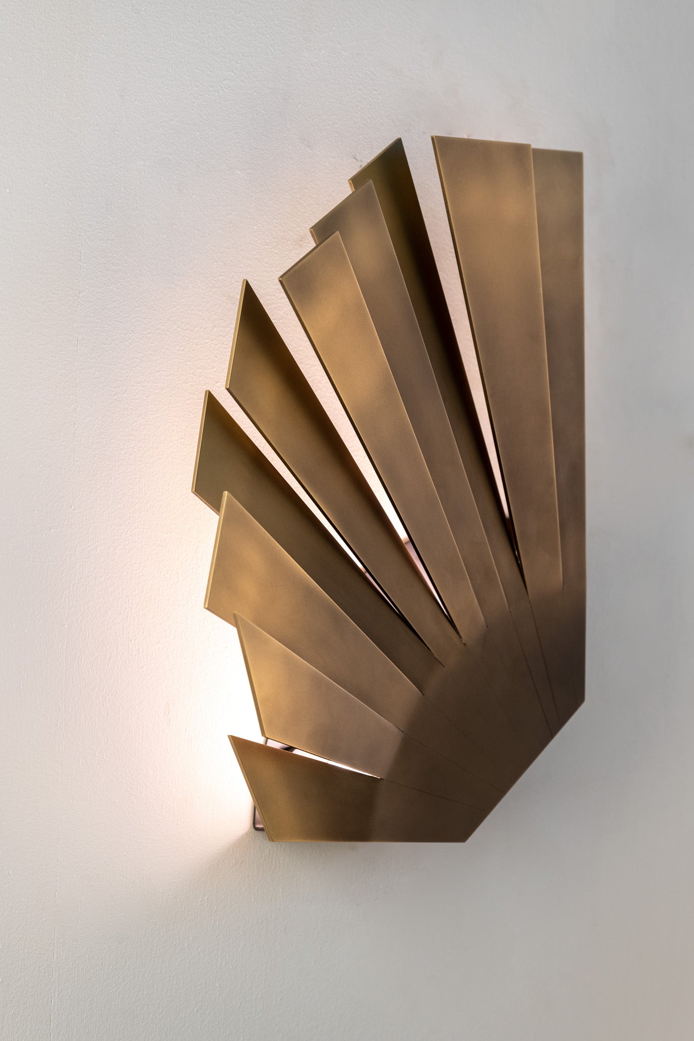 Deva Wall Light