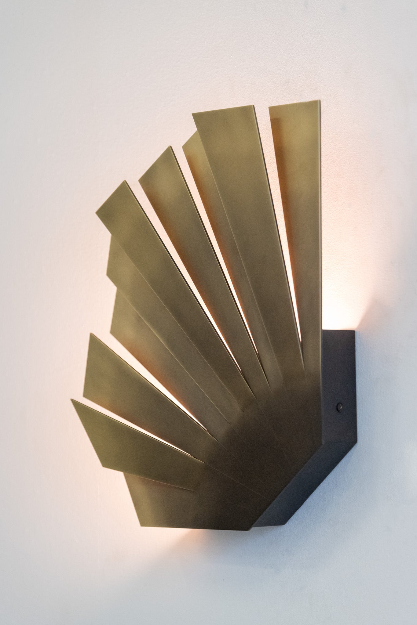 Deva Wall Light