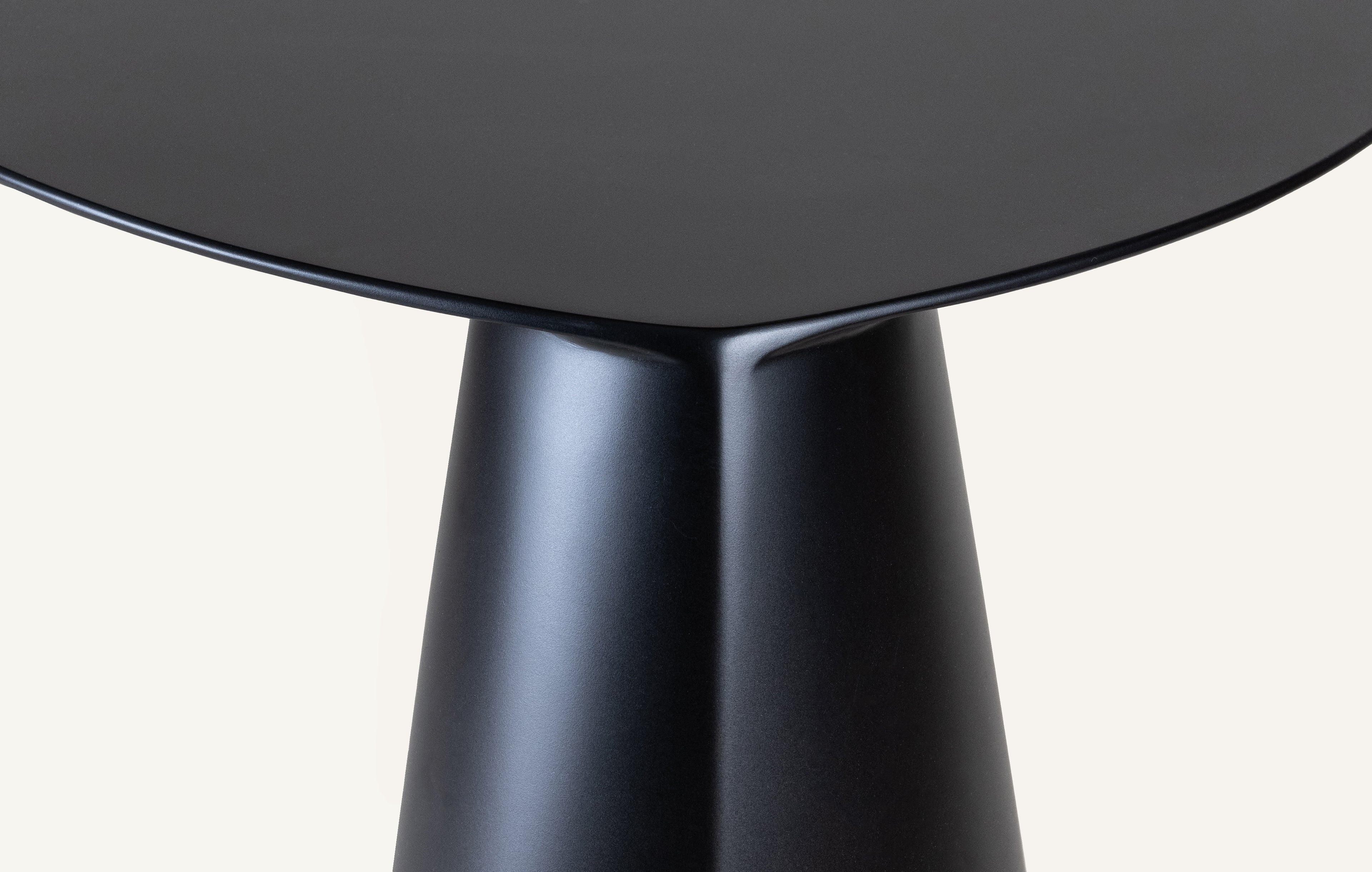 Dionis Drinks Table