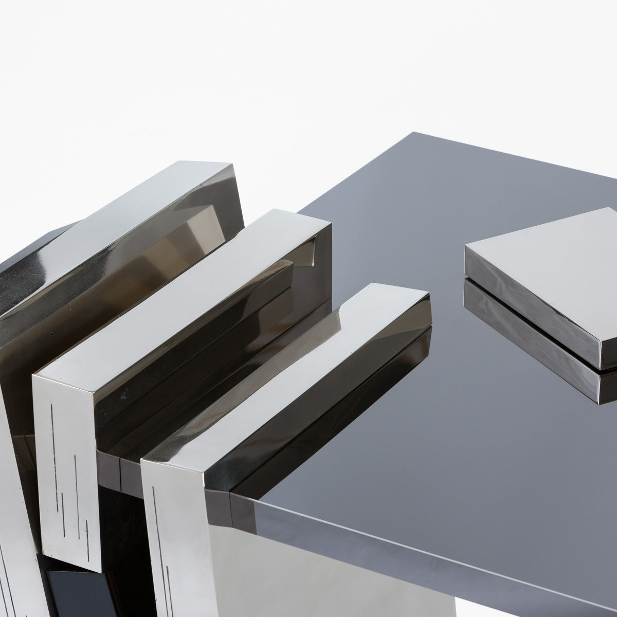 Graphic Desk