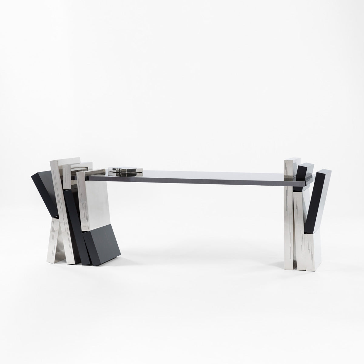 Graphic Desk