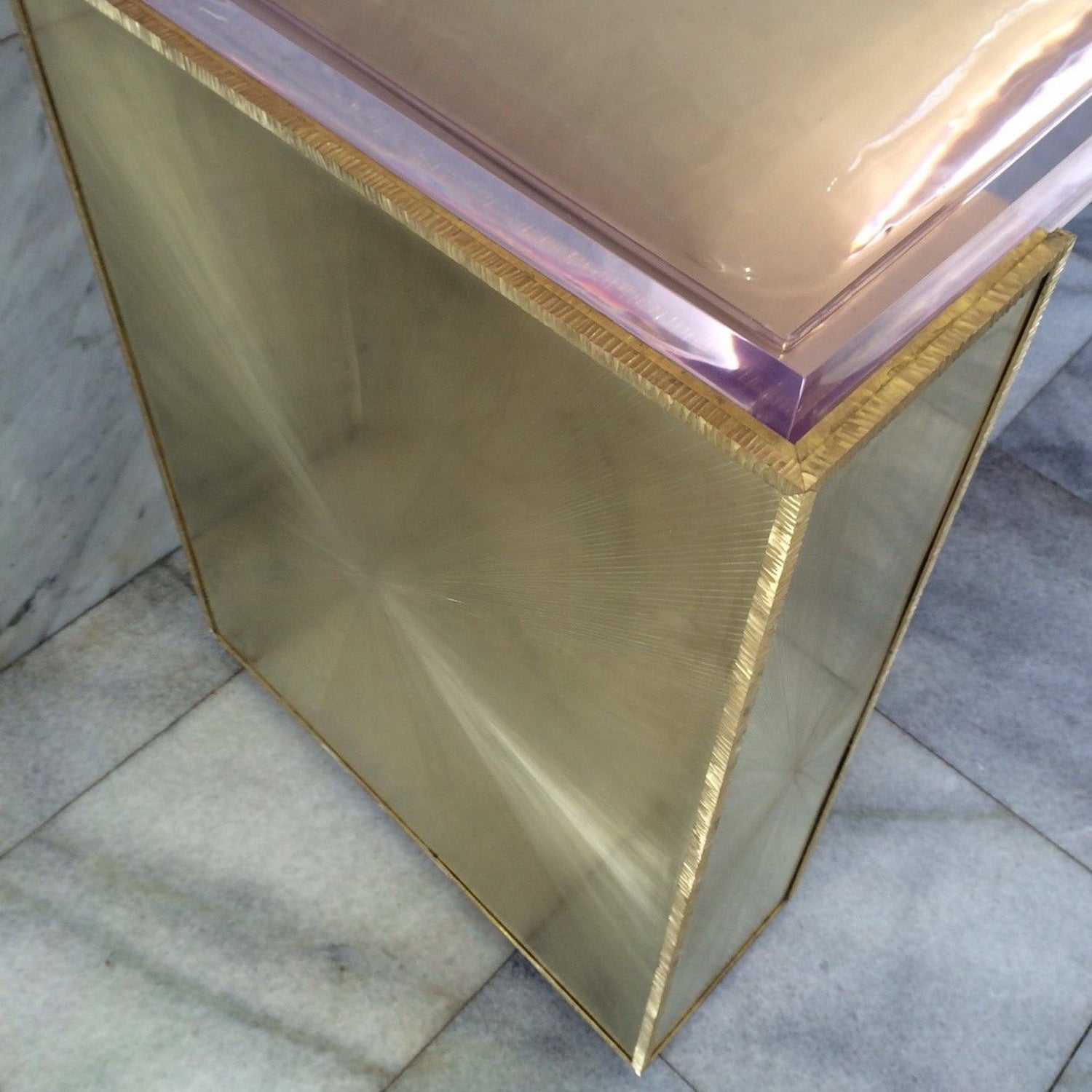 Magnifying Starburst Console