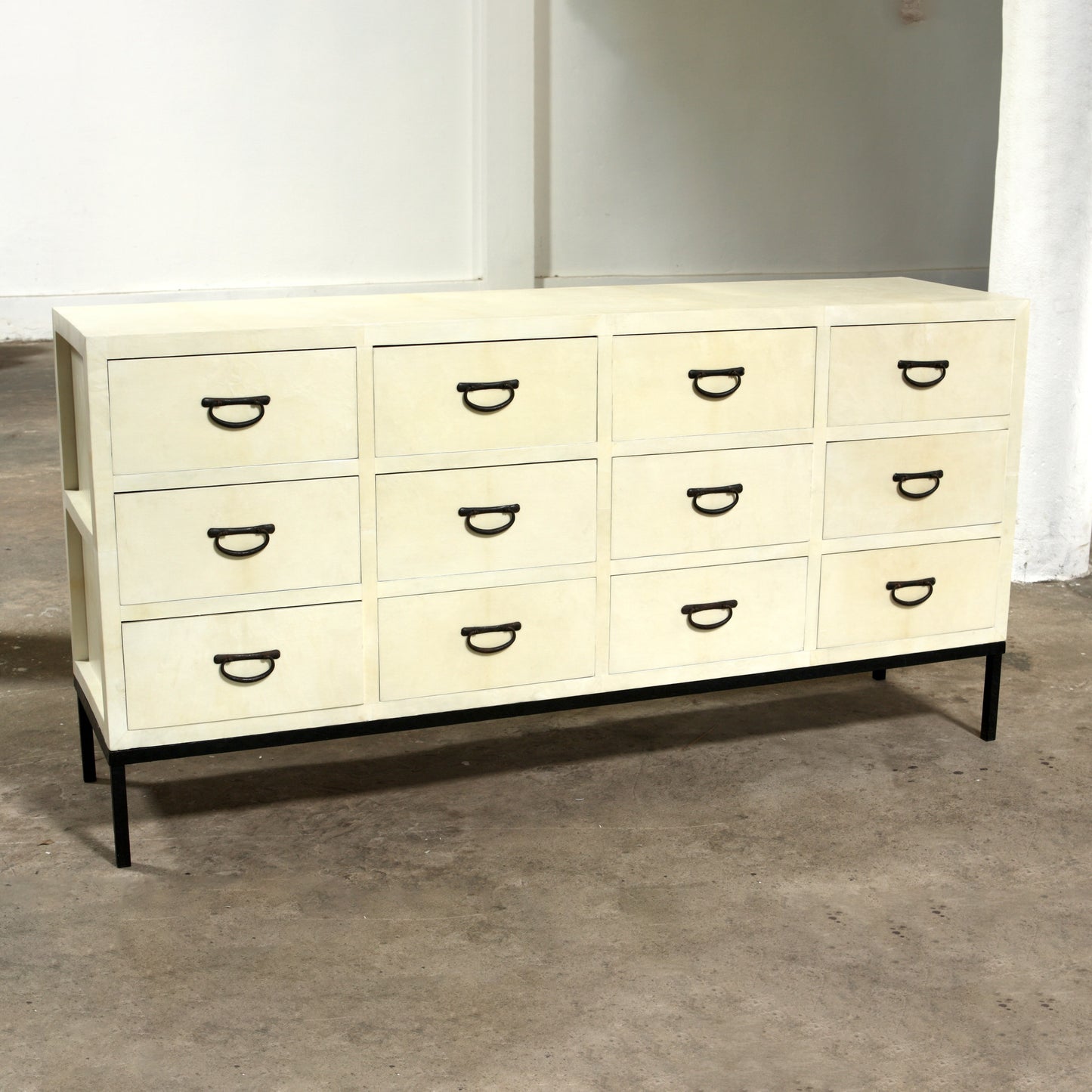 Montmartre Dresser