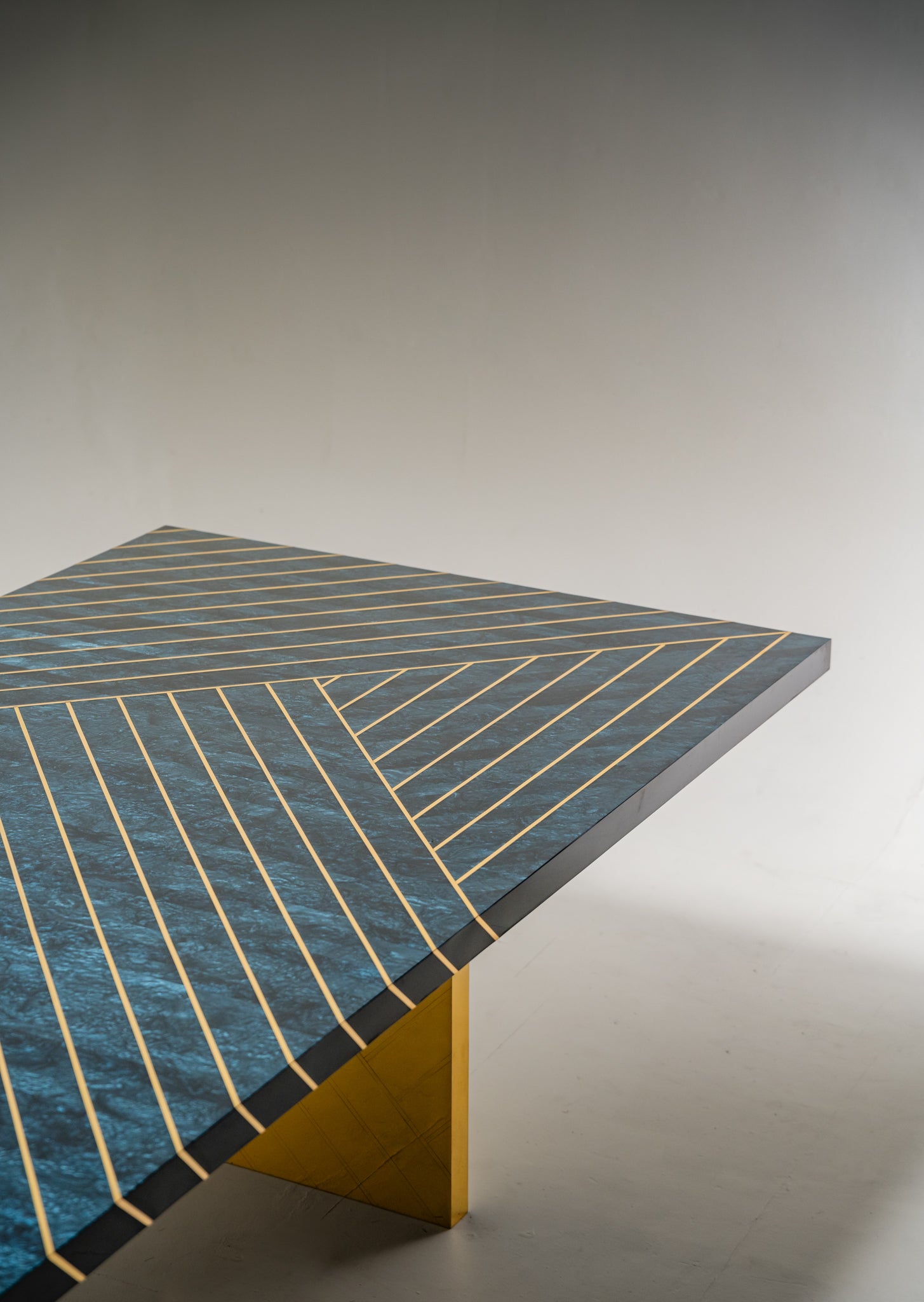 Nesso Dining Table