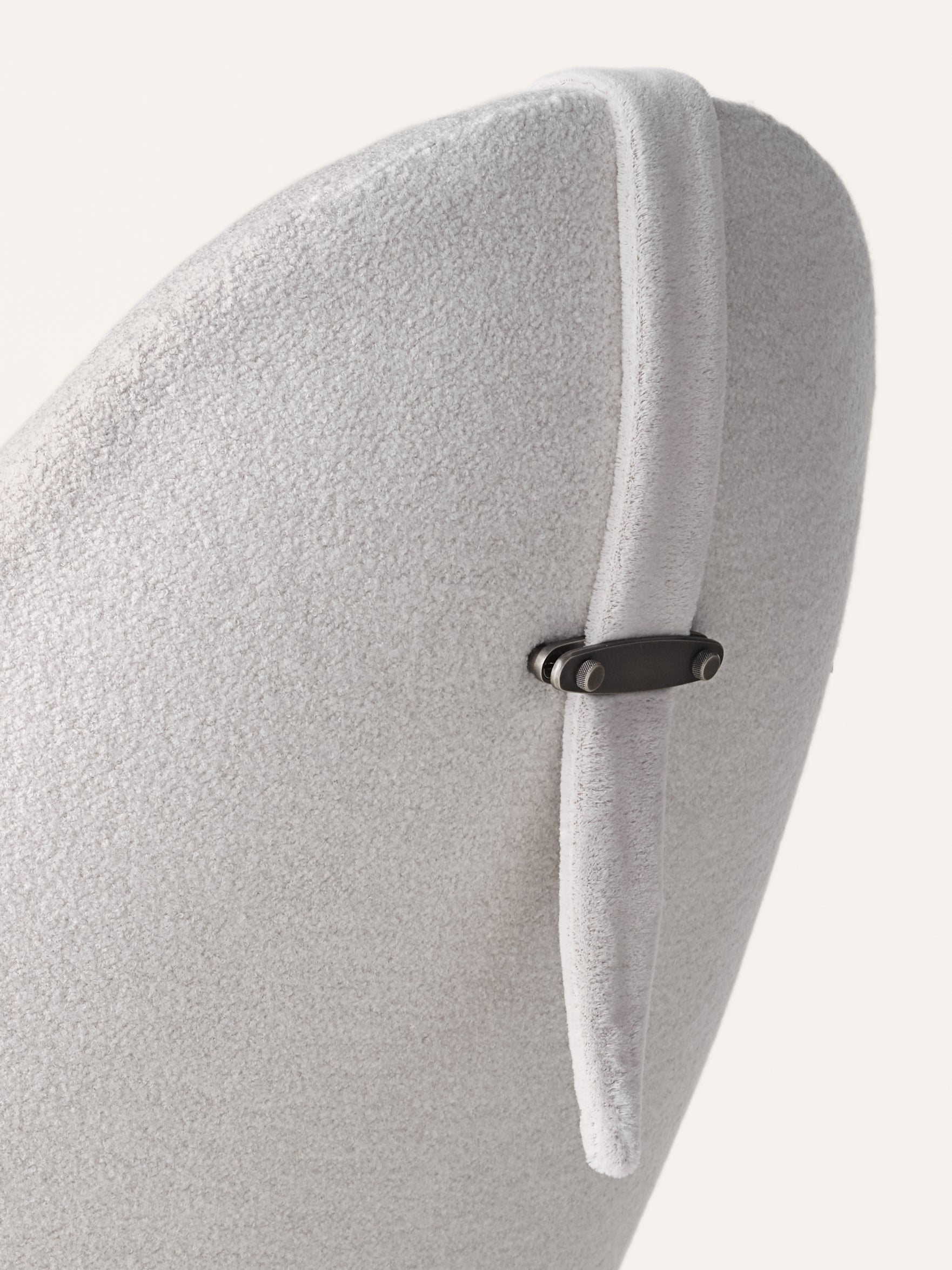 Pause Lounge Chair