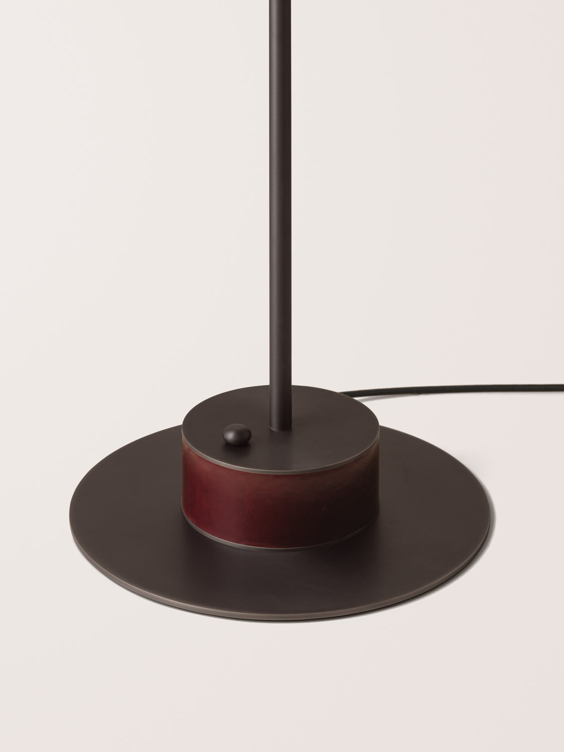 Rib Floor Lamp Capsule