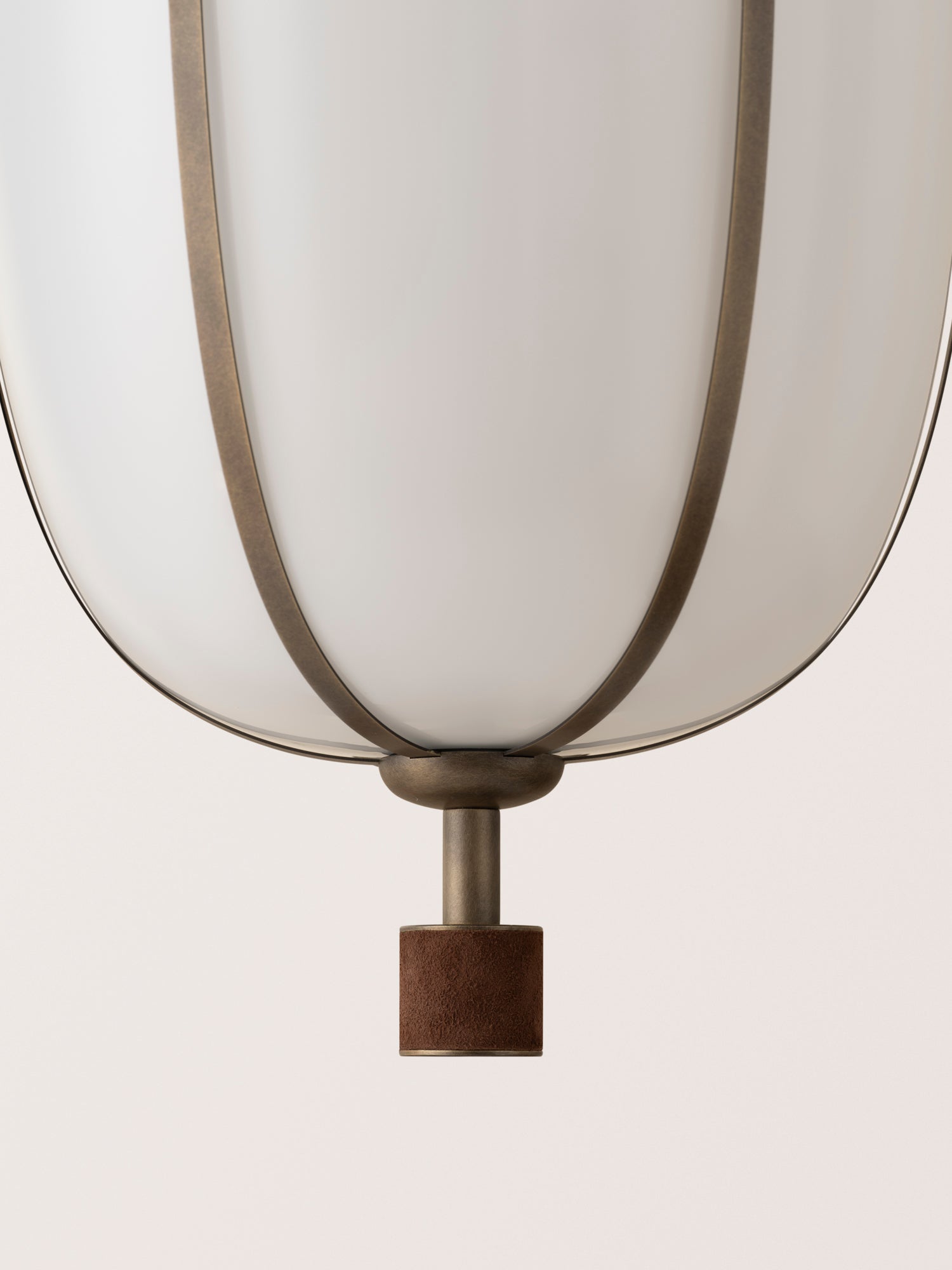 Rib Pendant Capsule 3 Cluster