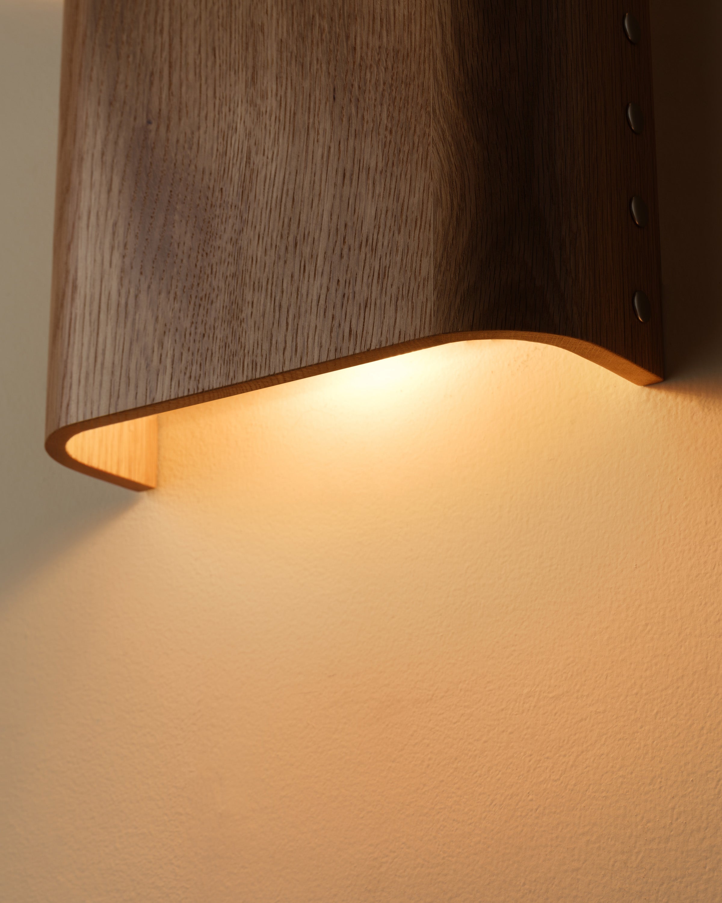 Stud Sconce Curved 1