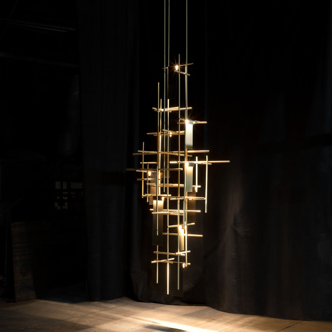 Trama Chandelier
