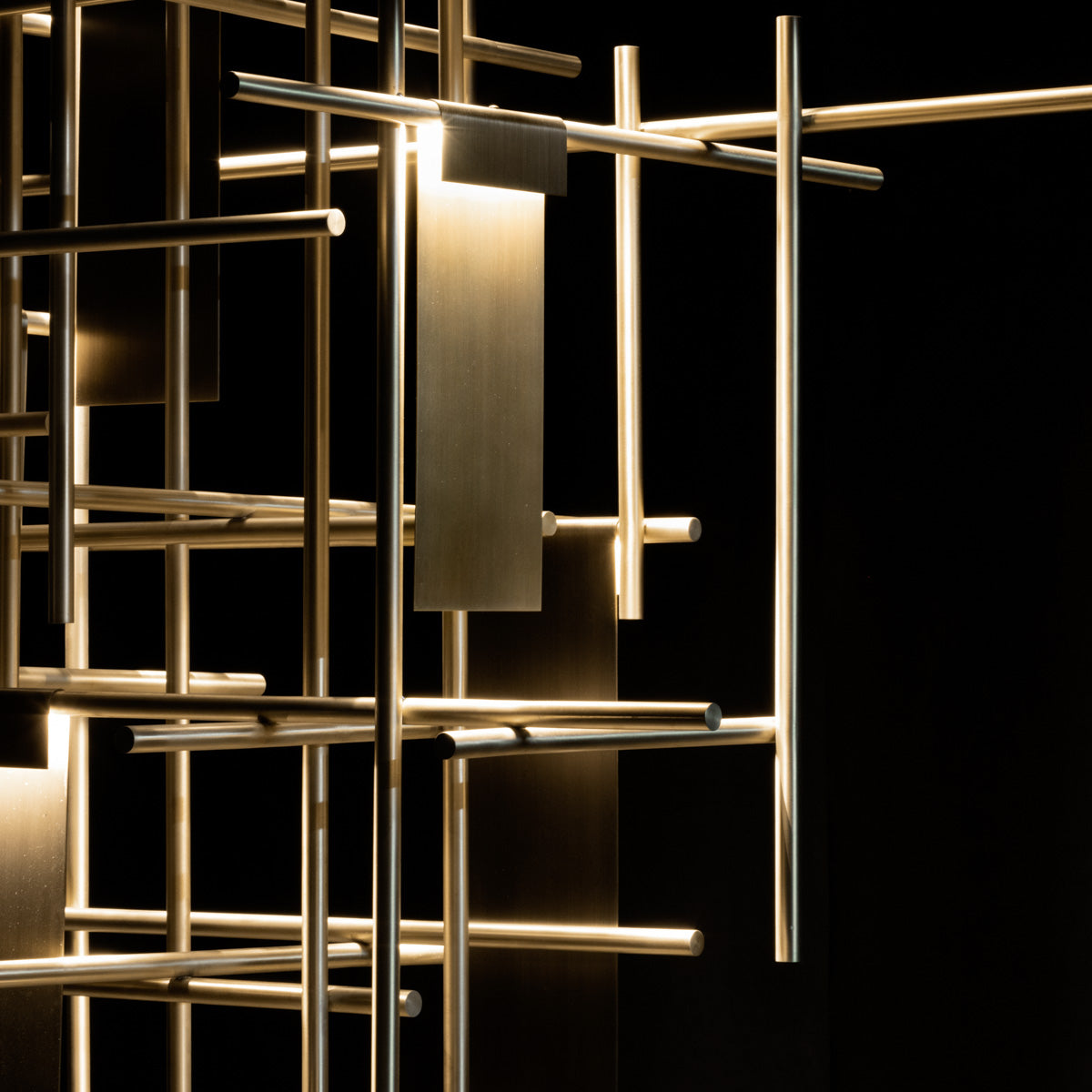 Trama Chandelier