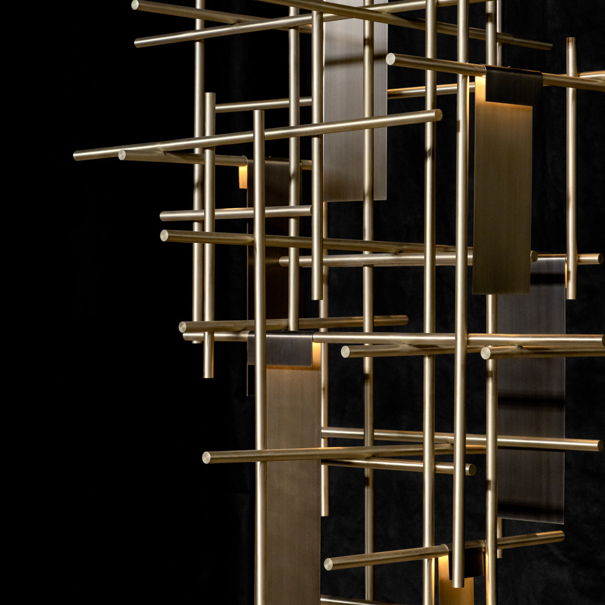 Trama Chandelier