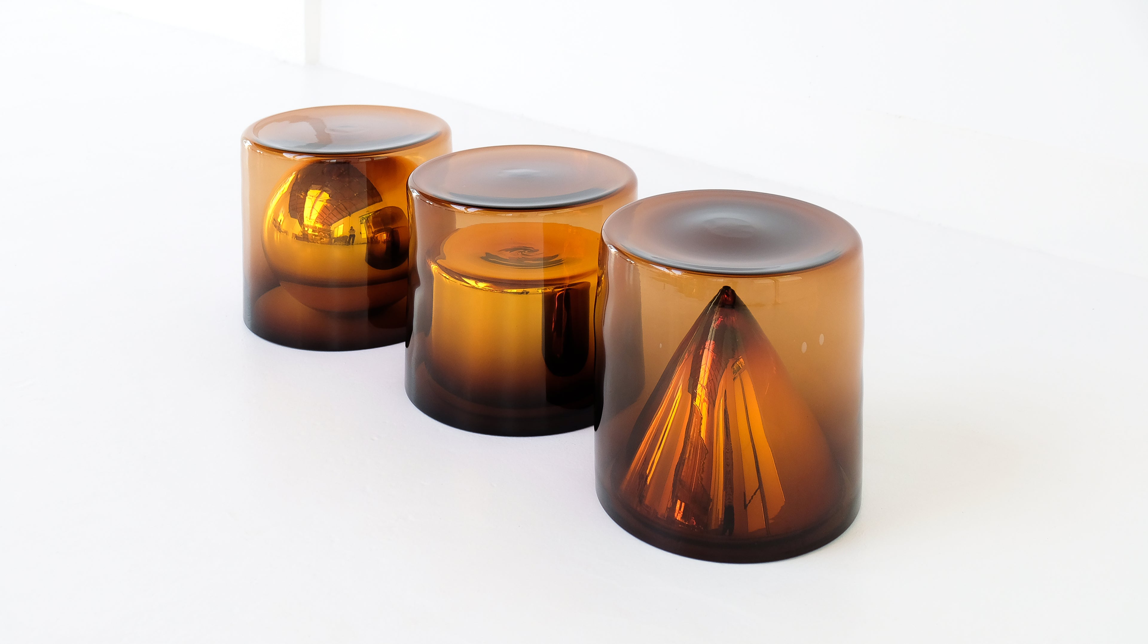 Géométrie Liquide Side Table