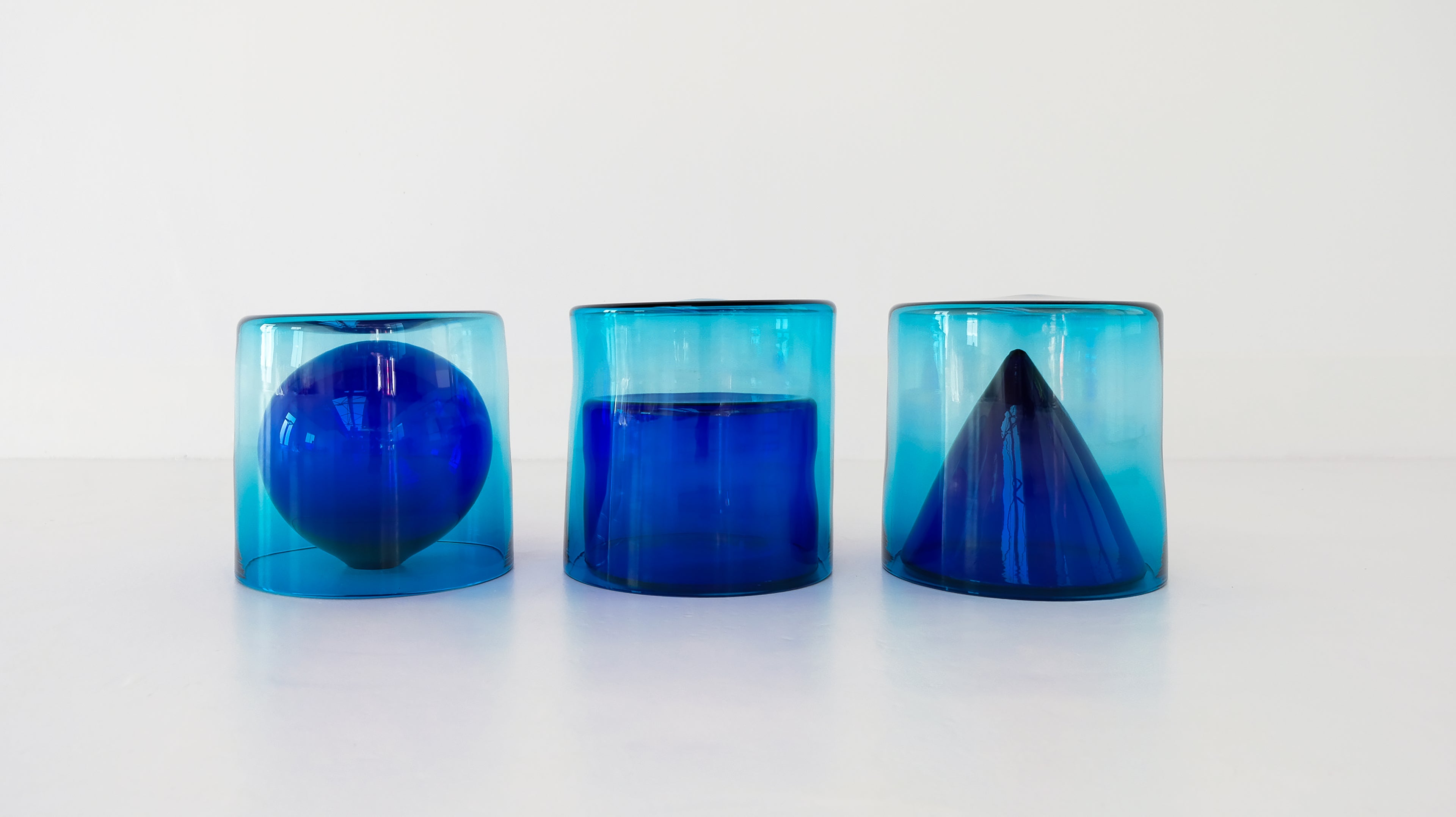 Géométrie Liquide Side Table