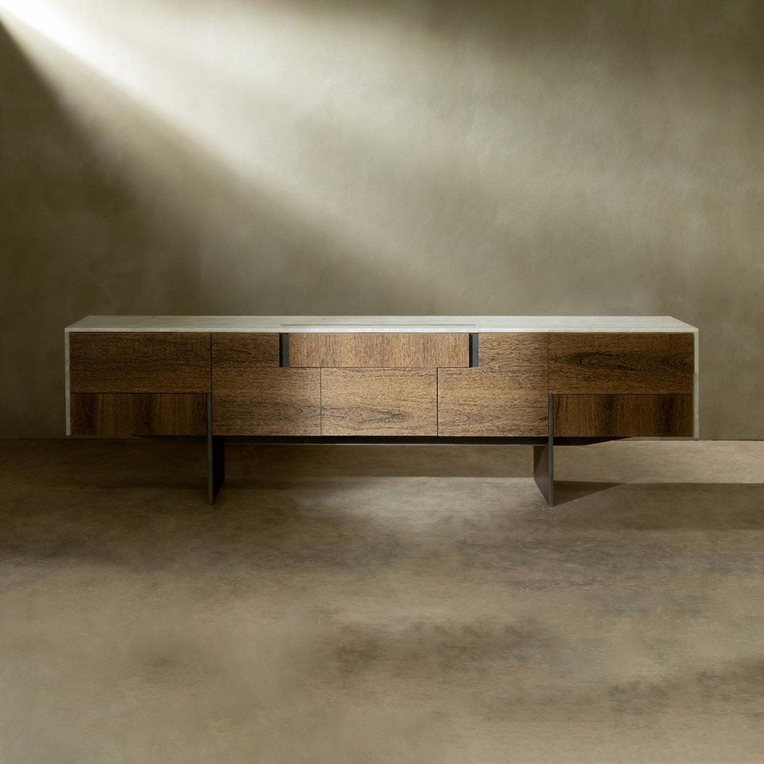 Armatus Dining Console