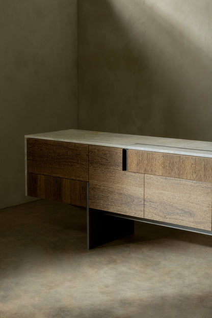 Armatus Dining Console