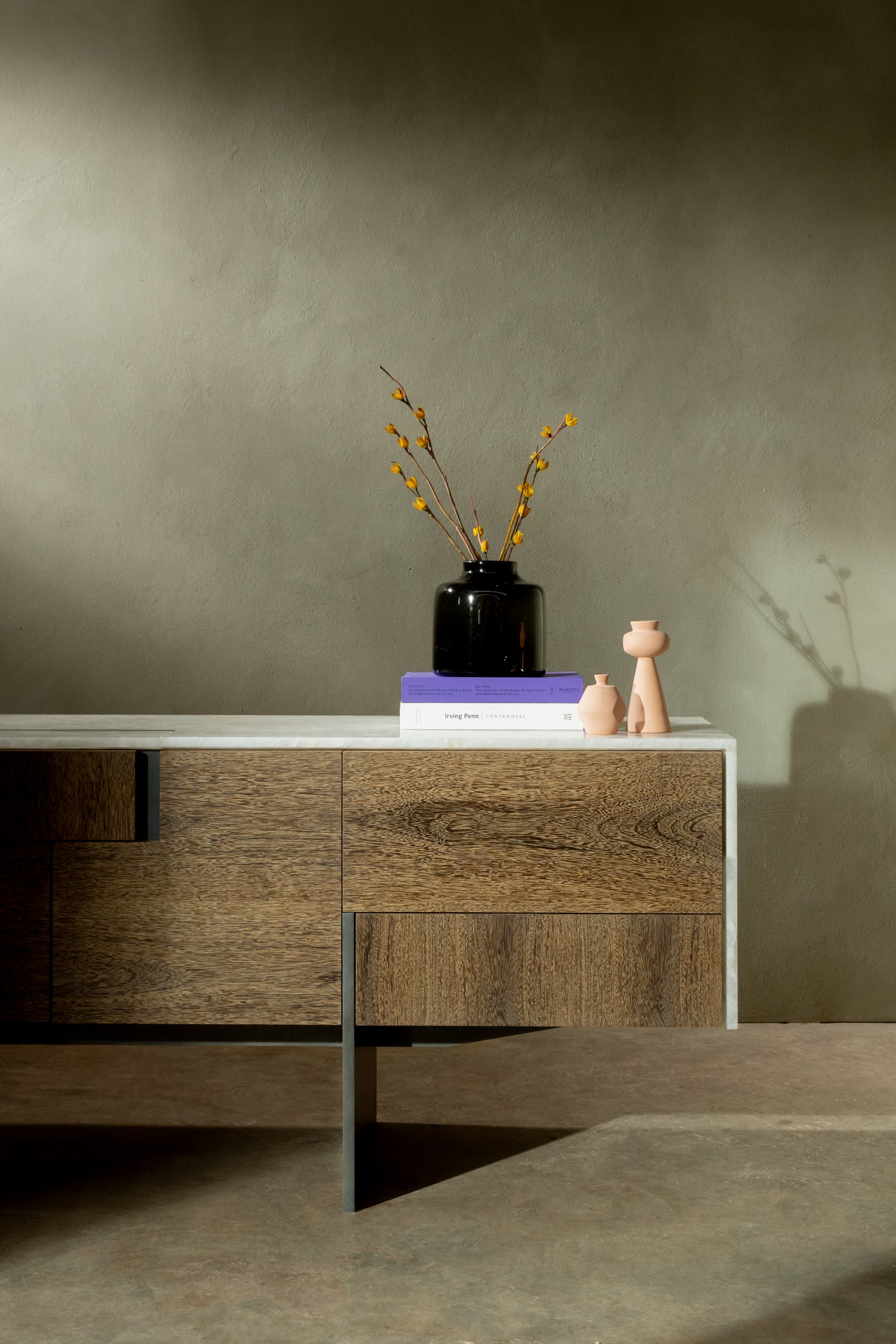 Armatus Dining Console