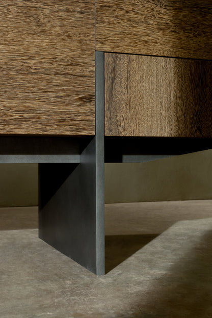 Armatus Dining Console