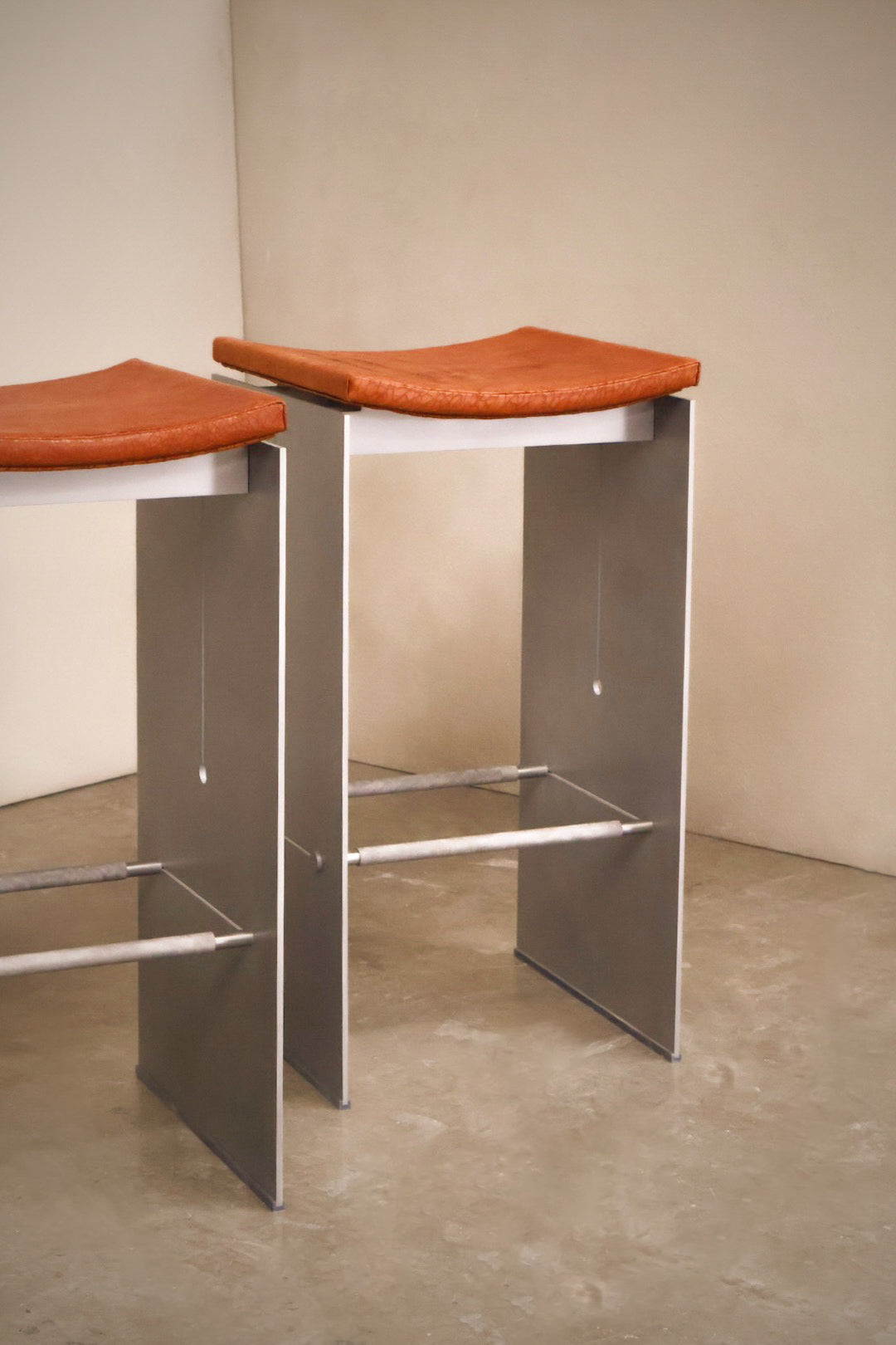 Folio 01 Stool
