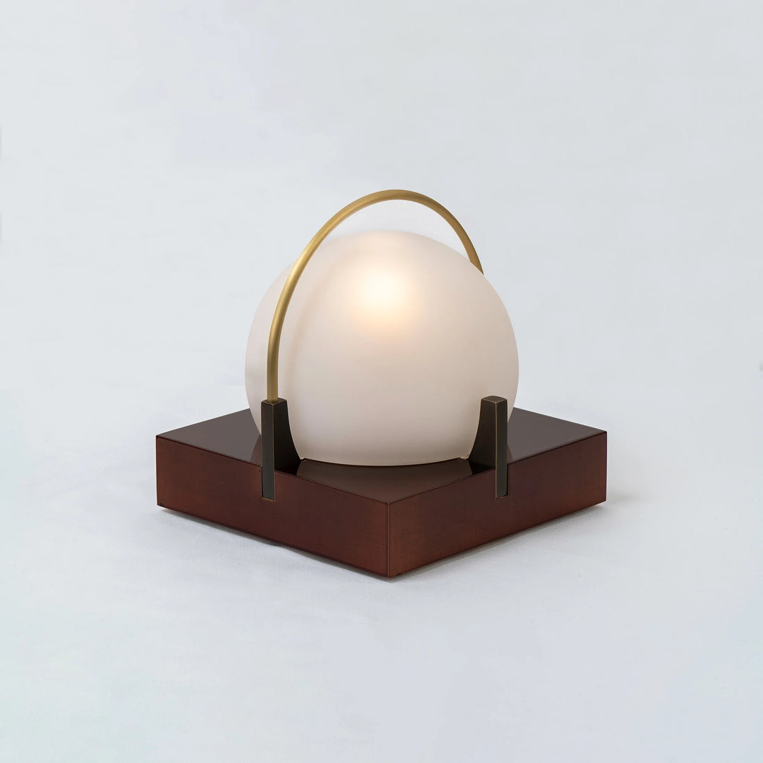 Mago Cordless Table Lamp