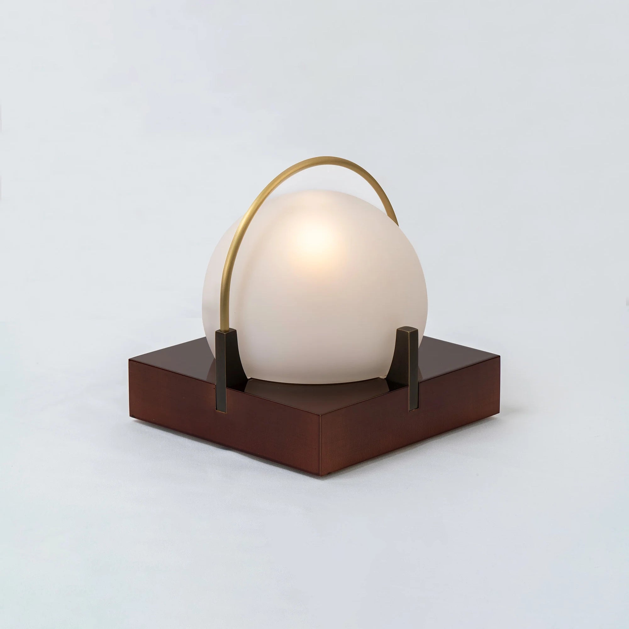Mago Cordless Table Lamp
