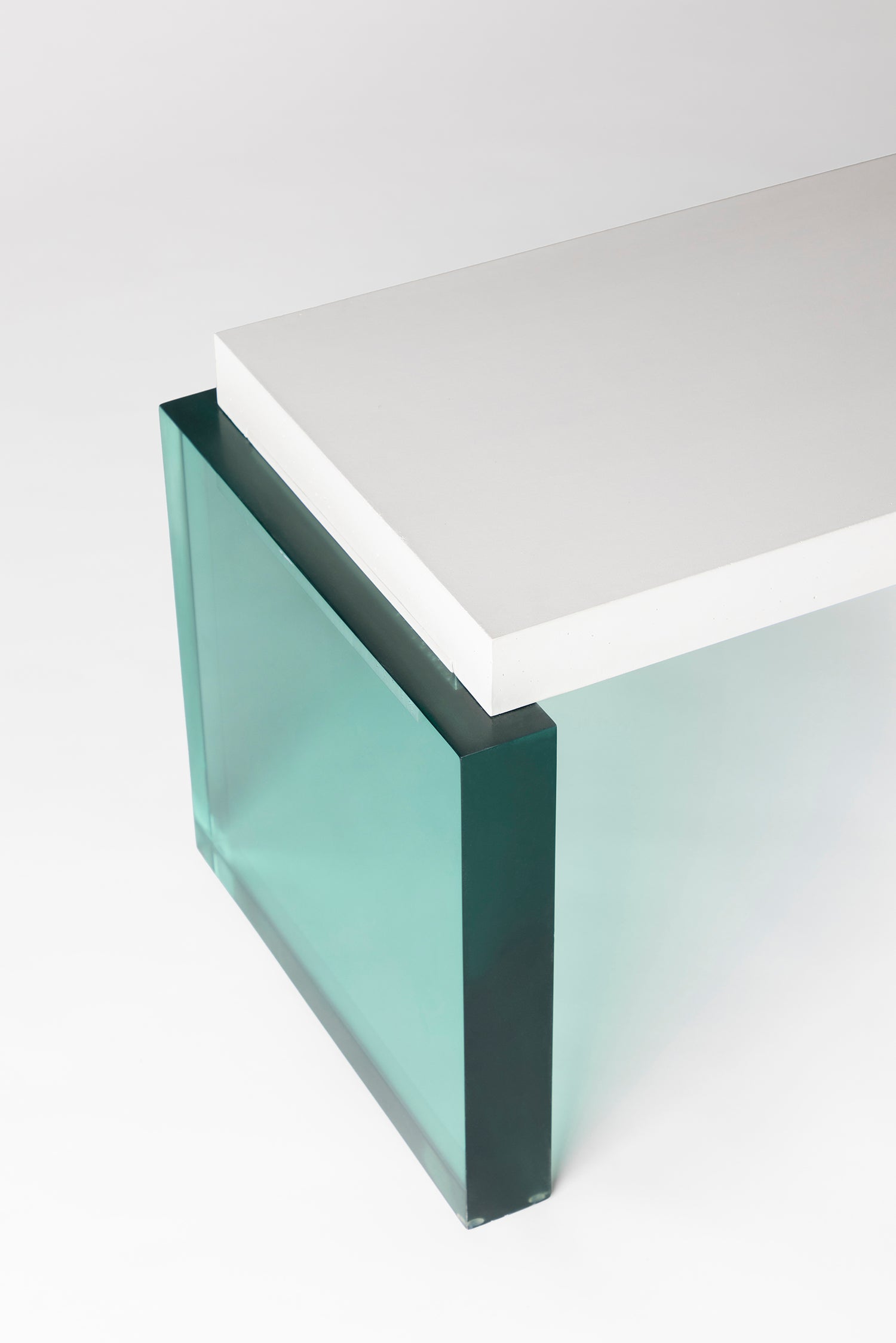 Lewit Bench