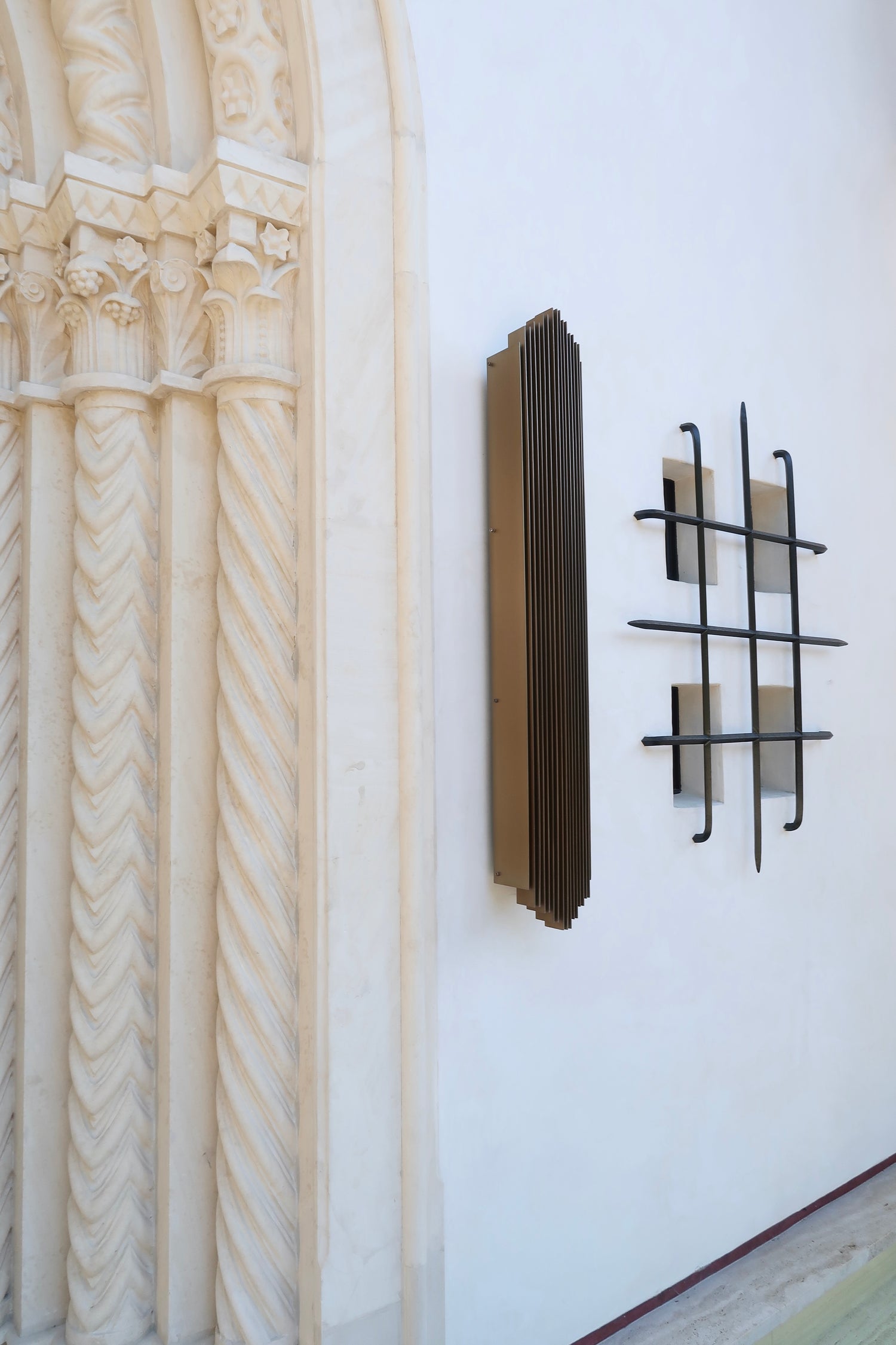 Linea Apex Sconce
