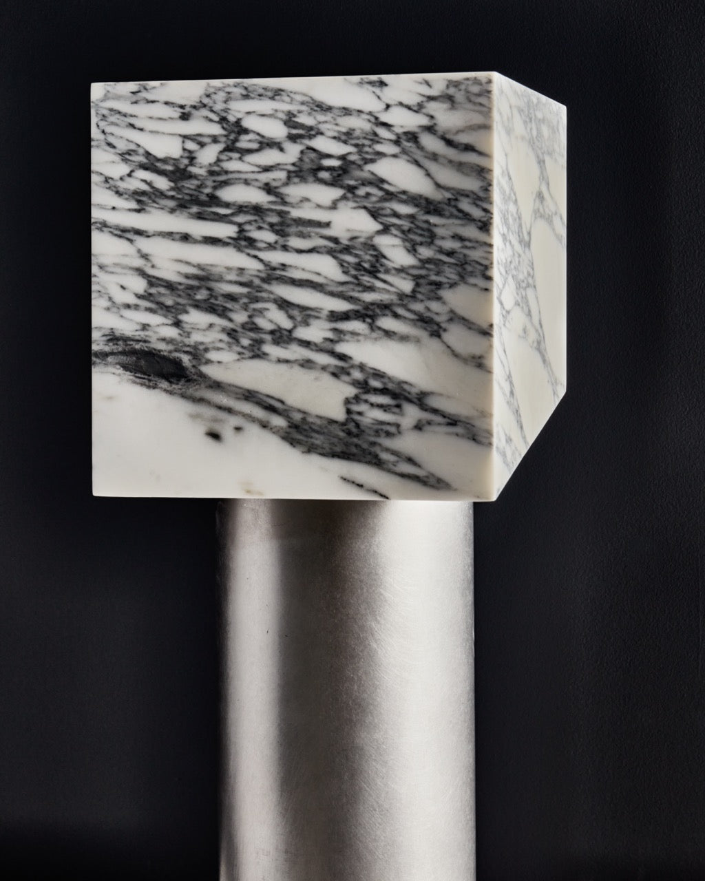 Mada Table Tamp Arabescato, Aluminium