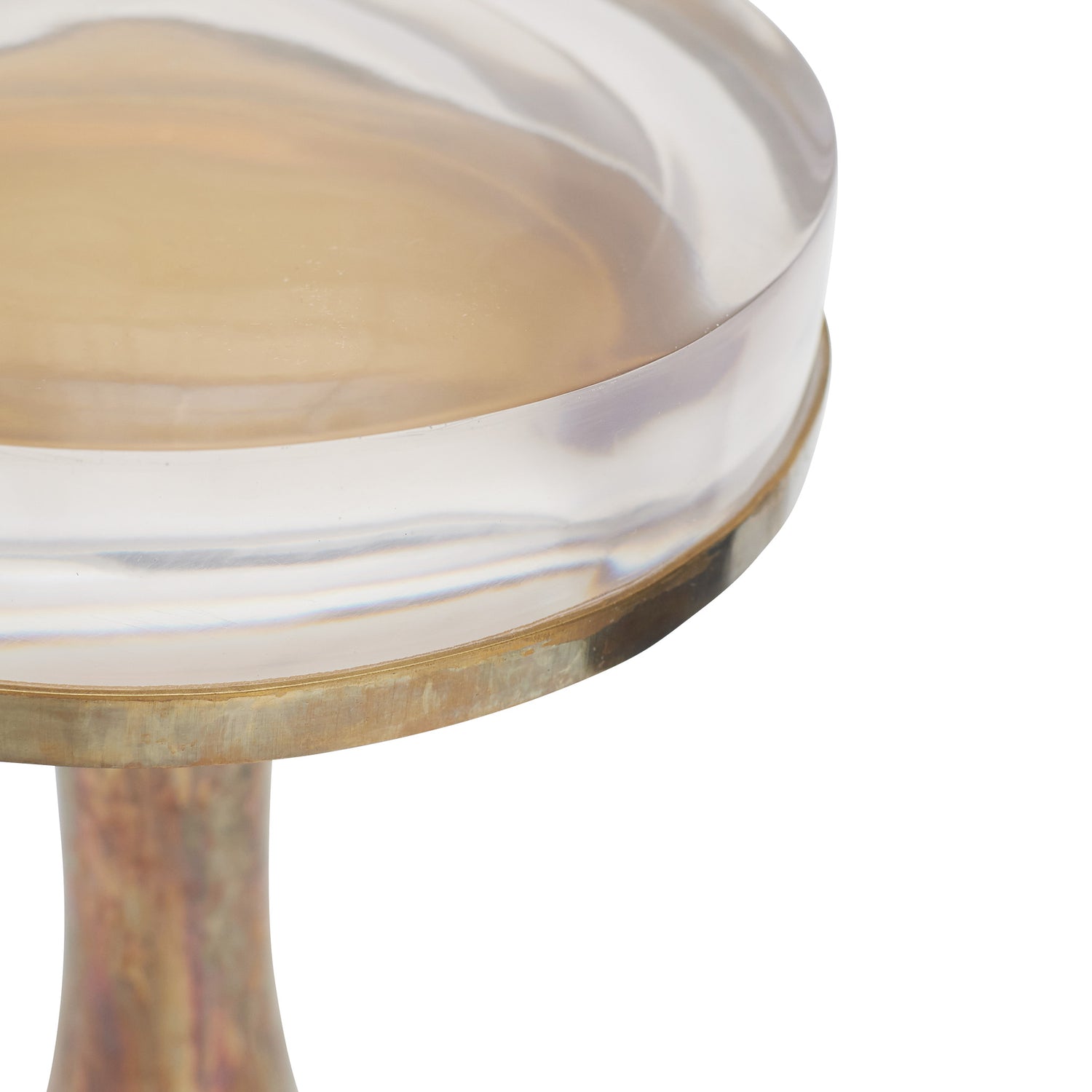 Magnifying Decanter Table