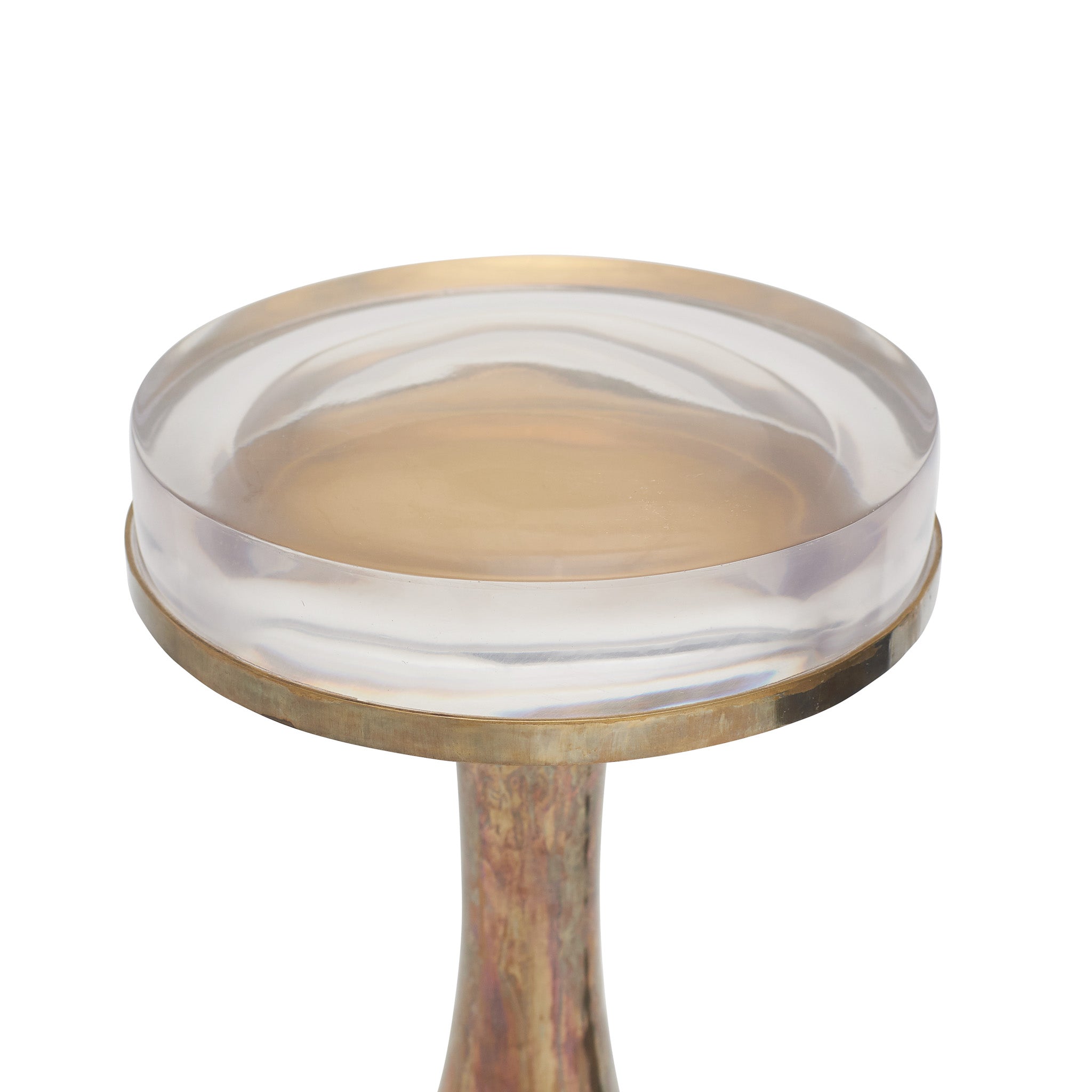 Magnifying Decanter Table