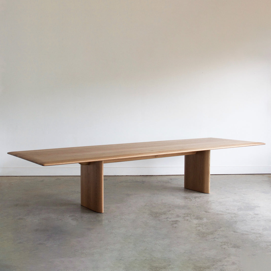 Plana Dining Table