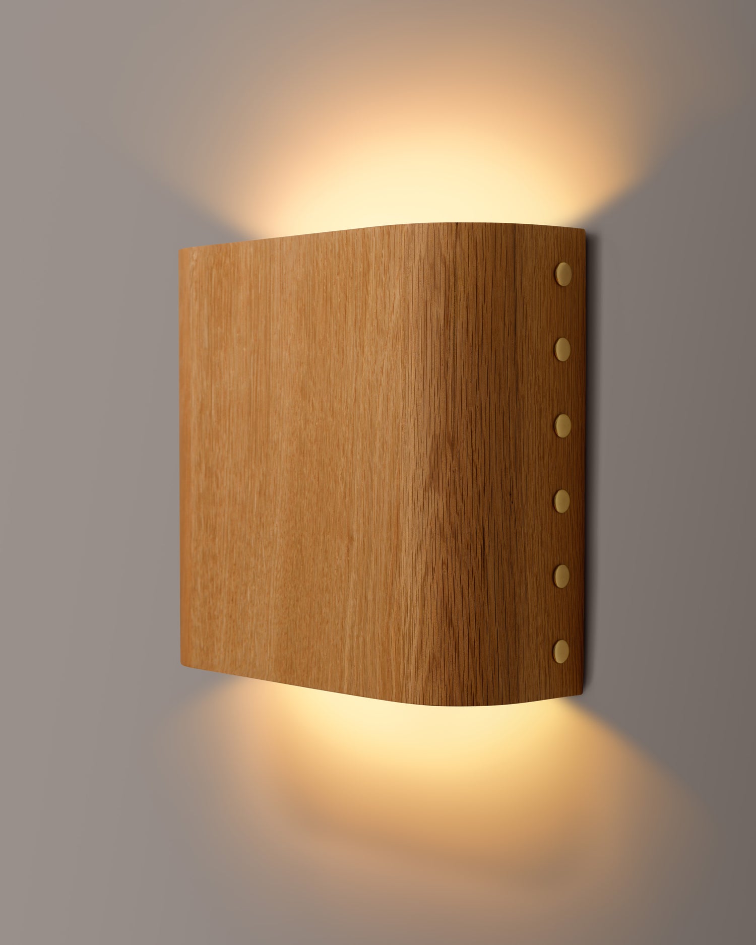 Stud Sconce Curved 1