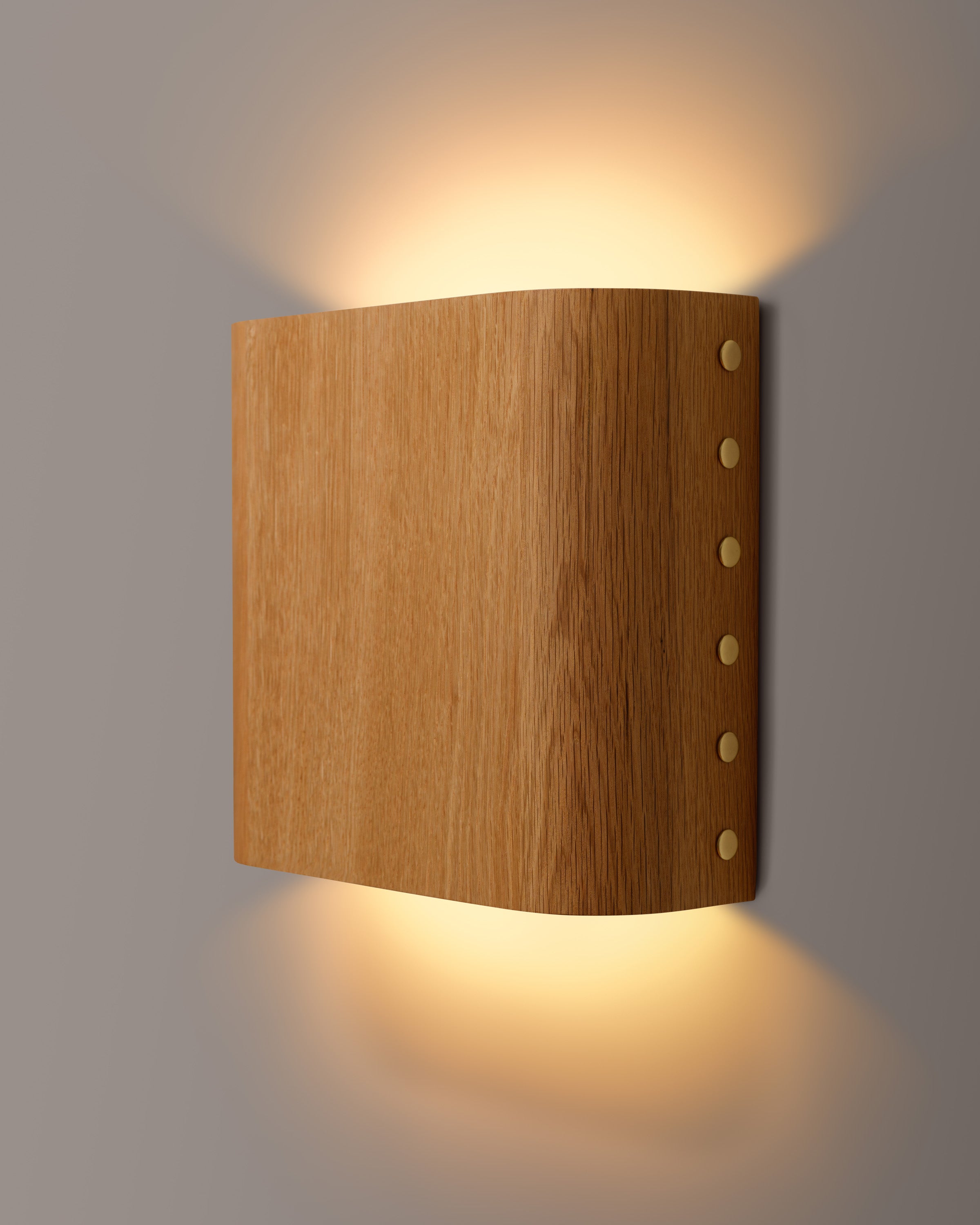 Stud Sconce Curved 1