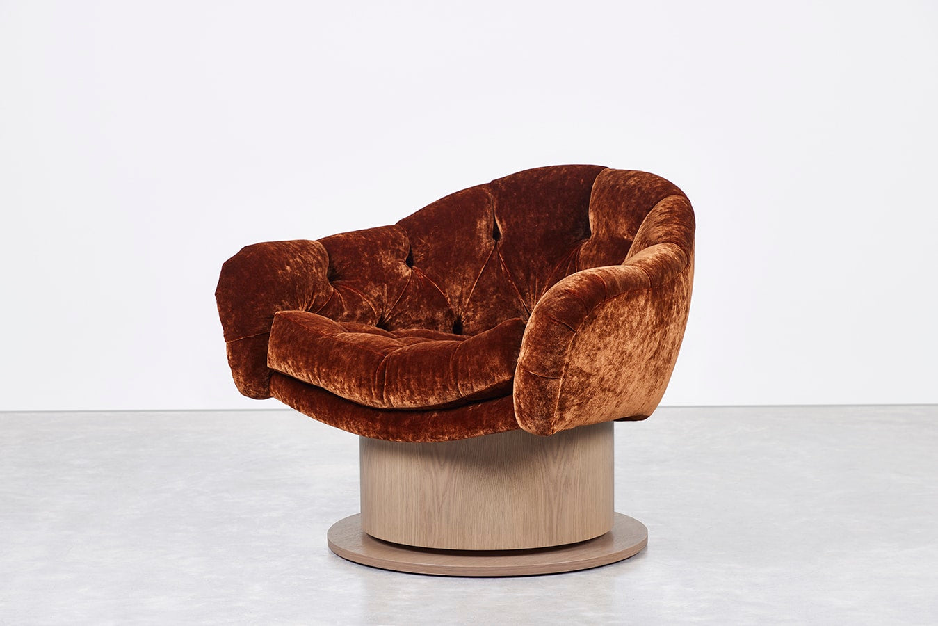 Turn Around Swivel Club Chair – Wood Base