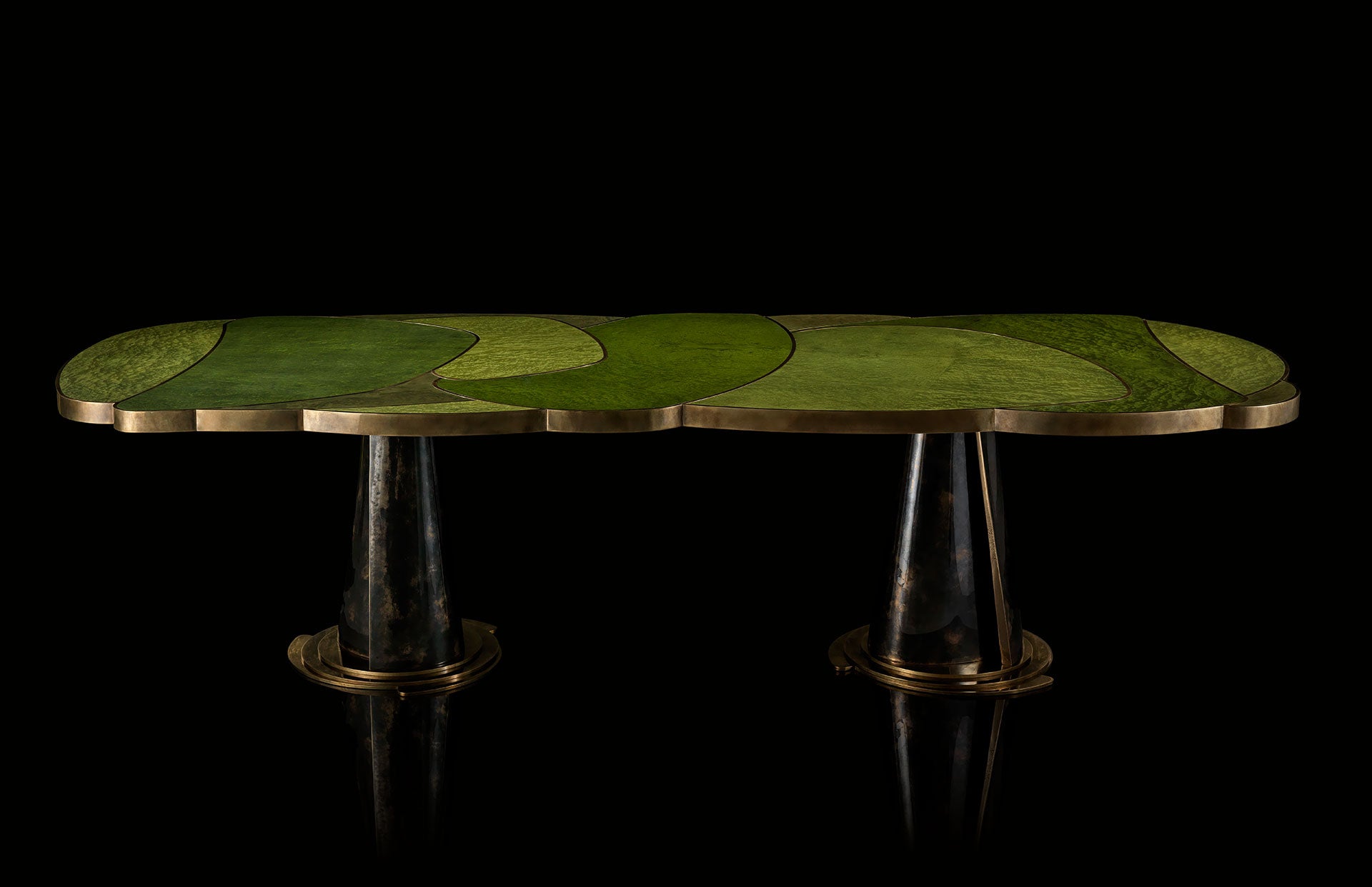 Chara Lily Table