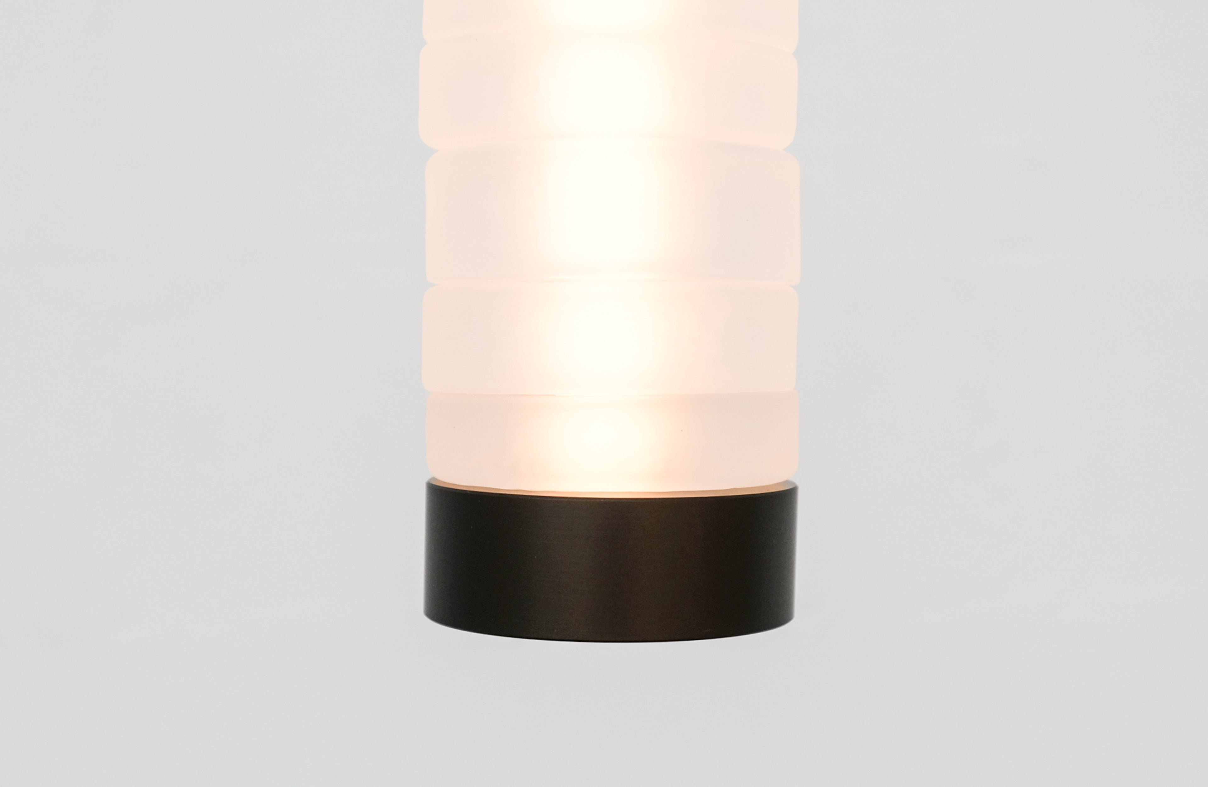 Galet V60 Pendant Satin