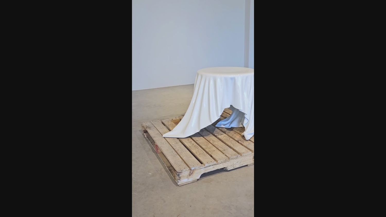 Levitaz Side Table